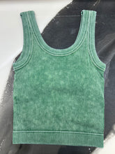 Load image into Gallery viewer, Darcy Crops