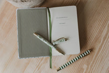 Load image into Gallery viewer, Mom&#39;s One Line A Day Journal