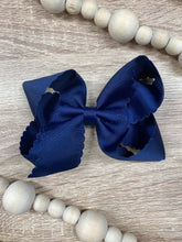 Load image into Gallery viewer, Classic Scalloped Bows - Alligator Clip - 4.5&quot;