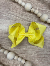 Load image into Gallery viewer, Classic Scalloped Bows - Alligator Clip - 4.5&quot;