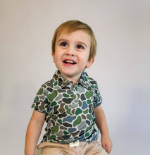 Load image into Gallery viewer, Pebble Camo - SS Polo Shirt