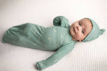 Load image into Gallery viewer, Arrow Print Knotted Newborn Baby Gown Pajamas