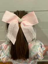 Load image into Gallery viewer, Heart Accent Lace Bows