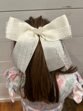 Load image into Gallery viewer, Heart Accent Lace Bows