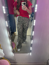 Load image into Gallery viewer, Leopard Windbreakers