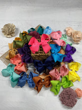 Load image into Gallery viewer, Classic Scalloped Bows - Alligator Clip - 4.5&quot;
