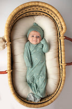 Load image into Gallery viewer, Arrow Print Knotted Newborn Baby Gown Pajamas