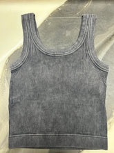 Load image into Gallery viewer, Darcy Crops