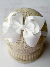 Load image into Gallery viewer, Oversize Bow Satin Headband