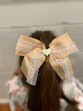 Load image into Gallery viewer, Heart Accent Lace Bows