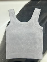 Load image into Gallery viewer, Darcy Crops