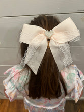 Load image into Gallery viewer, Heart Accent Lace Bows