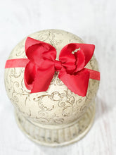 Load image into Gallery viewer, Scalloped Classic Size Bow Headband