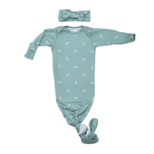 Load image into Gallery viewer, Arrow Print Knotted Newborn Baby Gown Pajamas