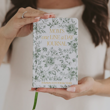 Load image into Gallery viewer, Mom&#39;s One Line A Day Journal