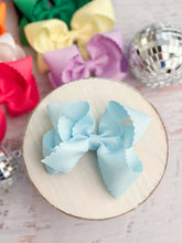 Load image into Gallery viewer, Classic Scalloped Bows - Alligator Clip - 4.5&quot;