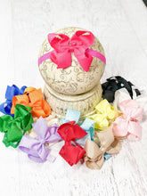 Load image into Gallery viewer, Scalloped Classic Size Bow Headband