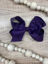 Load image into Gallery viewer, Classic Scalloped Bows - Alligator Clip - 4.5&quot;