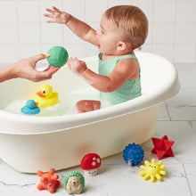 Load image into Gallery viewer, Itzy Splash Gift Set™ Soft Bath + Water Toys