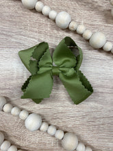 Load image into Gallery viewer, Classic Scalloped Bows - Alligator Clip - 4.5&quot;