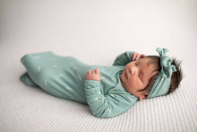 Load image into Gallery viewer, Arrow Print Knotted Newborn Baby Gown Pajamas
